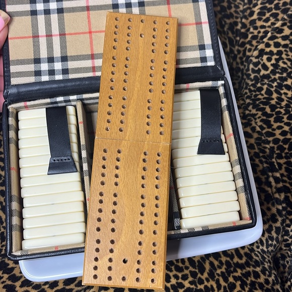 ⭐️🎉🪩 HOST PICK ⭐️🎉BURBERRY GOLF DOMINOES & CRIBBAGE SET - Picture 4 of 7